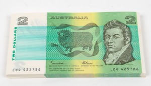 TWO DOLLARS, Johnston/Fraser (1985) (R.89), LDQ 425786/875, consecutive bundle of banknotes, (100), Unc.