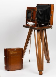 THORNTON-PICKARD antique mahogany cased expanding camera with timber tripod, 19th/20th century