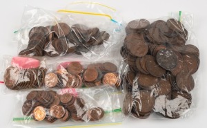 An accumulation of Half-pennies, Pennies and a quantity of One Cent and Two Cent coins. Total weight: approx. 2.5kg.
