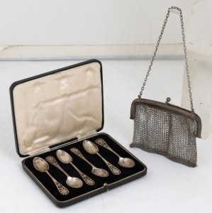 Box set of sterling silver teaspoons, together with a sterling silver purse with damaged clasp, 170g total