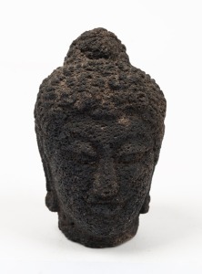 An antique Thai Buddha head statue, carved stone with fire blackened finish, 19th century or earlier, 10cm high