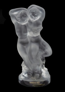 LALIQUE&nbsp;French frosted glass figural group, engraved "Lalique, France", 14cm high