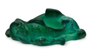 A Bohemian malachite glass fish decorated bowl, 22cm wide
