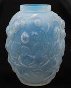 A French Art Deco opalescent glass vase, circa 1930, ​​​​​​​17cm high - 3