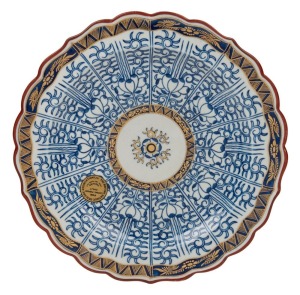 DR WALL WORCESTER blue and white porcelain cabinet plate with burgundy rim and gilded highlights, 18th century, blue crescent mark to base, 22.5cm wide