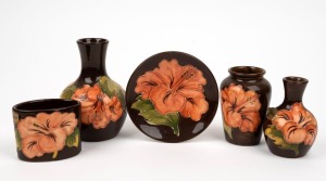 MOORCROFT "Hibiscus" pattern dish and four assorted vases on brown grounds, (5 items), factory marks to the bases, the largest vase 13cm high
