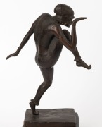 A Continental Art Deco statue of a dancing lady, mounted on a green marble base, circa 1930, signed "Annefridl Meyen", ​​​​​​​30cm high - 4