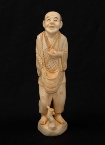 An antique Japanese carved ivory statue of a peasant man, Meiji period, 19th/20th century, seal mark to base, ​​​​​​​18cm high