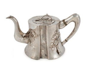 An antique Chinese export silver teapot with applied blossom decoration, engraved with Chinese inscription to the top, 19th/20th century, 12cm high, 22cm wide, 432 grams