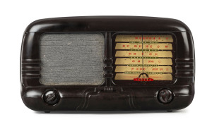 ASTOR brown bakelite mantle radio, model JJ57, 24cm high, 44cm wide