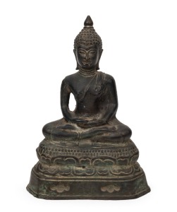 An antique seated Buddha statue, cast bronze, 18th/19th century, 23.5cm high