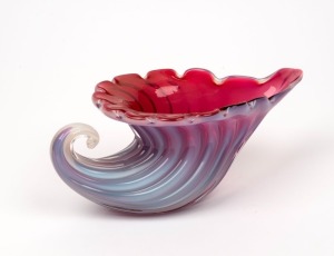BAROVIER & TOSO&nbsp;Murano glass cornucopia vase in opalescent white and red, 10cm high, 28cm wide