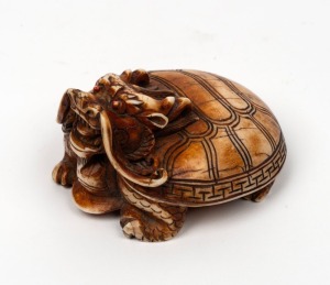 A Chinese carved ivory statue of a mythological creature, 19th/20th century, 4cm high, 8cm long