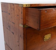 An antique English mahogany campaign chest of five graduated drawers&nbsp;with original brass capped corners and flush drawer handles, circa 1845, 110cm high, 98cm wide, 45cm deep - 3