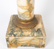 An antique marble pedestal with turned column and ormolu capital, 19th/20th century, ​​​​​​​106cm high - 3