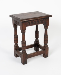 An antique English oak stool with peg joint construction, made in the early Georgian style, 19th century, 50cm high, 38cm wide, 29cm deep