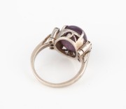 A vintage silver ring, set&nbsp;with a cabochon red star stone flanked by six brilliant cut white diamonds, - 4