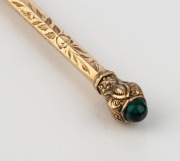 An antique 9ct yellow gold retractable pencil with engraved decoration and malachite top, 19th century, ​​​​​​​10cm long, extends to 12cm long - 2