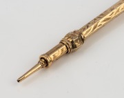 An antique 9ct yellow gold retractable pencil with engraved decoration and malachite top, 19th century, ​​​​​​​10cm long, extends to 12cm long - 3