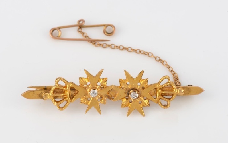 An antique 18ct yellow gold bar brooch, set with two diamonds, 19th century, ​​​​​​​5cm wide, 5 grams