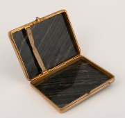 An antique Russian yellow gold and Siberian agate cigarette case with cabochon aquamarine&nbsp;clasp, 19th/20th century, stamped "18, PGB, 375" with assay mark looking right, 9.3cm wide - 2