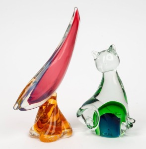 Murano glass cat and fish statues, mid 20th century, (2 items), 18cm and 23cm high