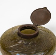 LOETZ&nbsp;(attributed) Bohemian green iridescent glass inkwell with brass top, circa 1900, ​​​​​​​13cm diameter - 3
