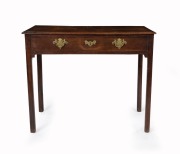 An antique English George III oak side table with single drawer and Chippendale style brass handles, 18th century, ​​​​​​​72cm high, 88cm wide, 48cm deep