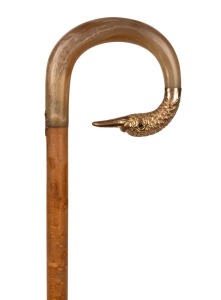 An antique walking stick with horn and gold finished goose head handle, beech shaft and horn ferrule, 19th/20th century, 84cm high