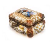 MEISSEN antique German porcelain jewel box with gilt metal mounts and hand-painted romantic scene, 18th/19th century, blue crossed swords mark to base, 6cm wide