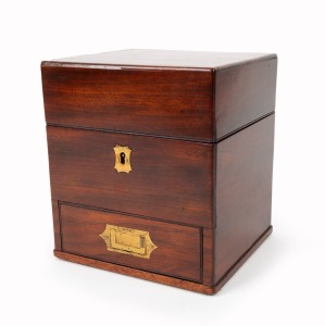An antique English mahogany apothecary box, 19th century, 19cm high, 17cm wide, 15cm deep
