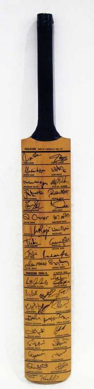 PAKISTAN: Full size Cricket Bat signed by 1983-84 Pakistan & 2004-05 ...