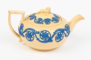 WEDGWOOD "Caneware" antique English pottery teapot with arabesque scroll blue highlights and spaniel finial, circa 1830, impressed "WEDGWOOD", 10cm high, 17cm wide - 2