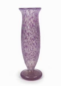 DEGUE French Art Deco pink glass vase with incised decoration, signed "Degue, Made in France", ​​​​​​​24cm high