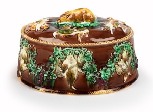 WEDGWOOD antique English majolica game tureen with original liner, 19th century, impressed "WEDGWOOD" 16cm high, 25cm wide