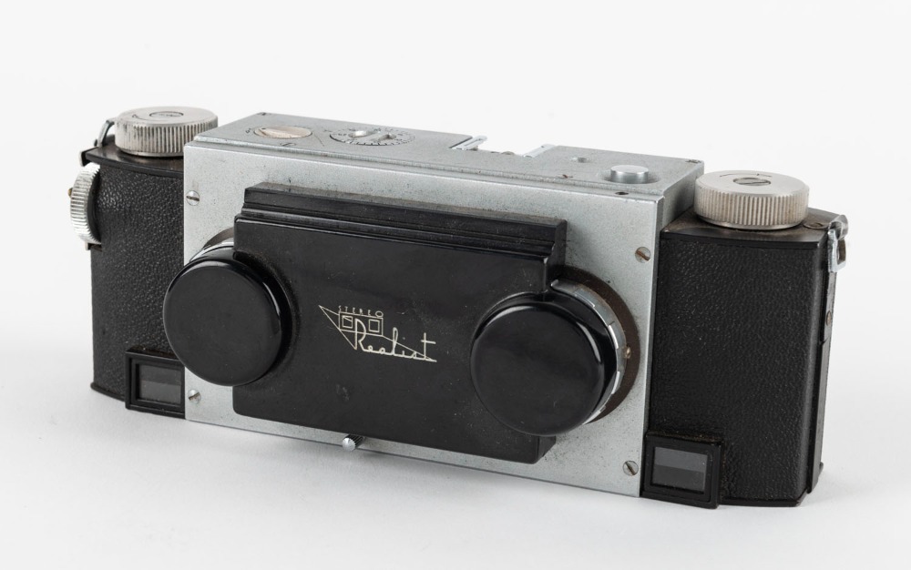 WHITE: Stereo Realist Model 1041 stereo camera [#003951], c. 1947, with ...