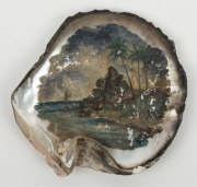 Two antique hand-painted pearl shells, Western Australian origin, 19th/20th century, ​​​​​​​14cm and 15cm wide - 2