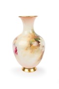 ROYAL WORCESTER antique English porcelain vase with hand-painted rose decoration, signed "R. AUSTIN", circa 1912, green factory mark to base, 18cm high - 4