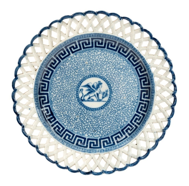 An antique English pierced blue and white pottery plate with sphinx vignette and Greek key border, circa 1820, 21.5cm wide