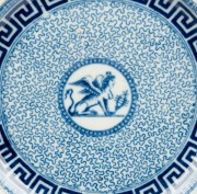 An antique English pierced blue and white pottery plate with sphinx vignette and Greek key border, circa 1820, 21.5cm wide - 2