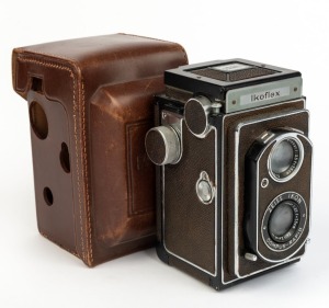 ZEISS IKON: Ikoflex II 852/16 TLR camera [#TD17024], c. 1938, with Tessar 75mm f3.5 lens [#1855884] and Compur-Rapid shutter.