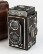 ZEISS IKON: Ikoflex II 852/16&nbsp;TLR camera [#TD17024], c. 1938, with Tessar 75mm f3.5 lens [#1855884] and Compur-Rapid shutter. - 2