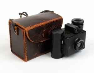 SIDA: Sida Standard cast-metal subminiature camera, c. 1938, with Sida-Optik 35mm f8 lens and matching leather case.