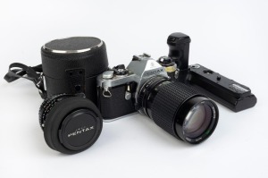 ASAHI KOGAKU: Pentax ME SLR camera, c. 1976, with Samsung MC Auto Zoom 35-135mm f3.5-4.5 lens, SMC Pentax-M 50mm f1.4 lens with front and rear caps, lens filter, lens hood, lens case, and Pentax Winder ME attachment.