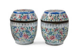 A pair of antique Chinese floral enamel drum-shaped lidded jars, 18th century, 8.5cm high