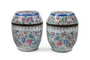 A pair of antique Chinese floral enamel drum-shaped lidded jars, 18th century, ​​​​​​​8.5cm high