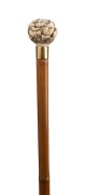 An antique walking stick with Japanese carved ivory handle, 18ct yellow gold collar, bamboo shaft and iron ferrule, 19th century, ​​​​​​​90cm high - 2