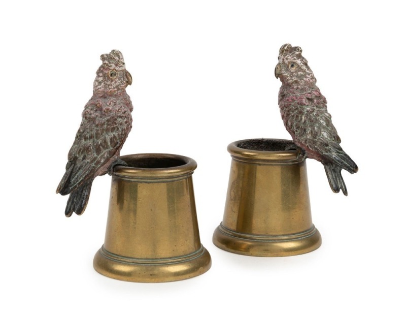 A pair of Austrian cold painted bronze cockatoo desk pieces comprising a vesta stand and pen wipe, 19th/20th century, signed "SHULTZ" under the tail feathers, ​​​​​​​10cm high