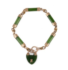 An antique New Zealand greenstone and 9ct gold bracelet with heart lock, 19th century,