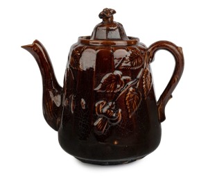 BENDIGO POTTERY teapot with Rockingham glaze 19th century, 24cm high x 26cm wide